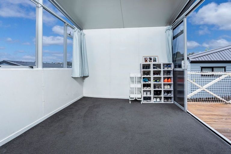 Photo of property in 8 Athena Drive, Totara Vale, Auckland, 0629
