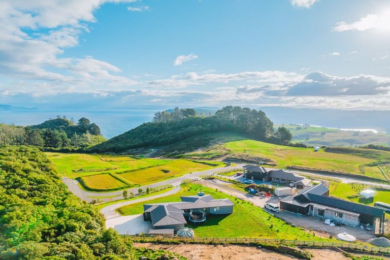 Photo of property in 5 Glendas Way, Acacia Bay, Taupo, 3385