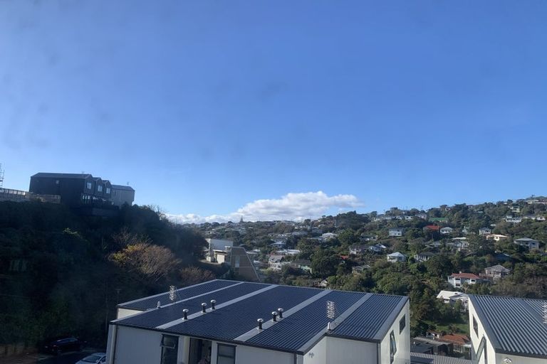Photo of property in 56 Tiketike Way, Brooklyn, Wellington, 6021