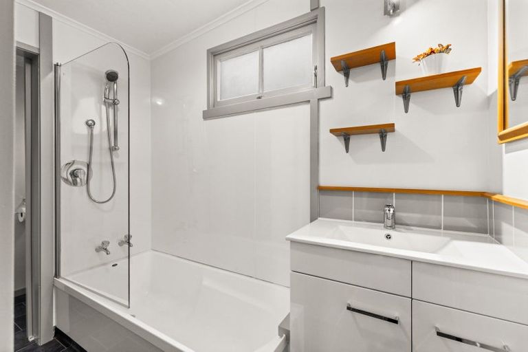 Photo of property in 85 Milton Road, Bluff Hill, Napier, 4110