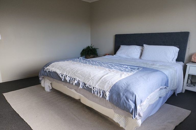 Photo of property in 1 Mount Marua Way, Timberlea, Upper Hutt, 5018