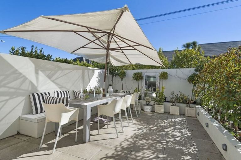 Photo of property in 12 Holly Road, St Albans, Christchurch, 8014