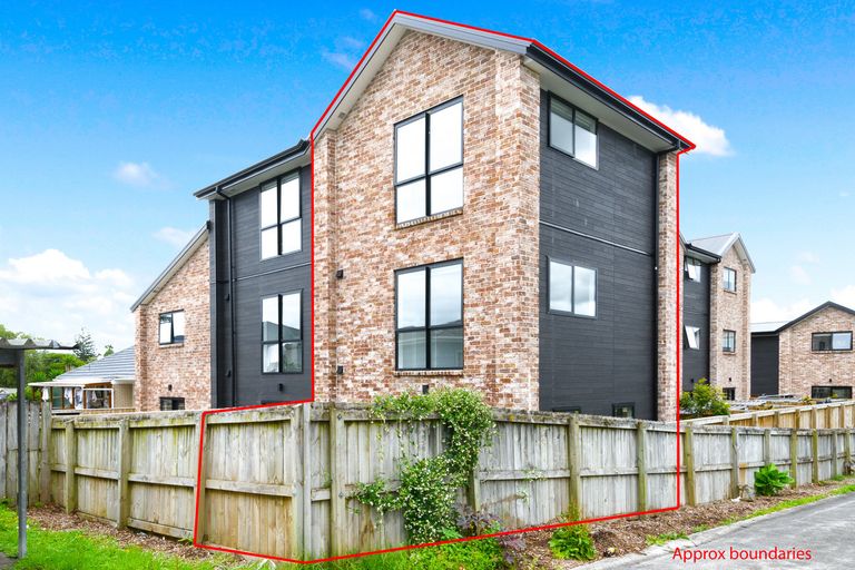 Photo of property in 10/57 Taikata Road, Te Atatu Peninsula, Auckland, 0610