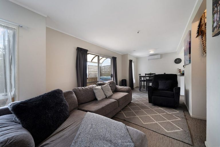 Photo of property in 19 Lilburn Crescent, Massey, Auckland, 0614