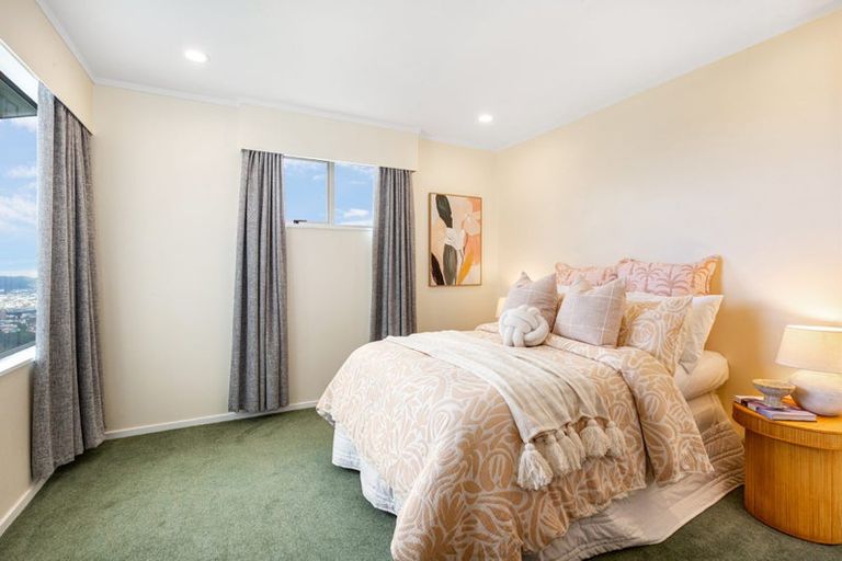 Photo of property in 4 Flint Way, Northland, Wellington, 6012