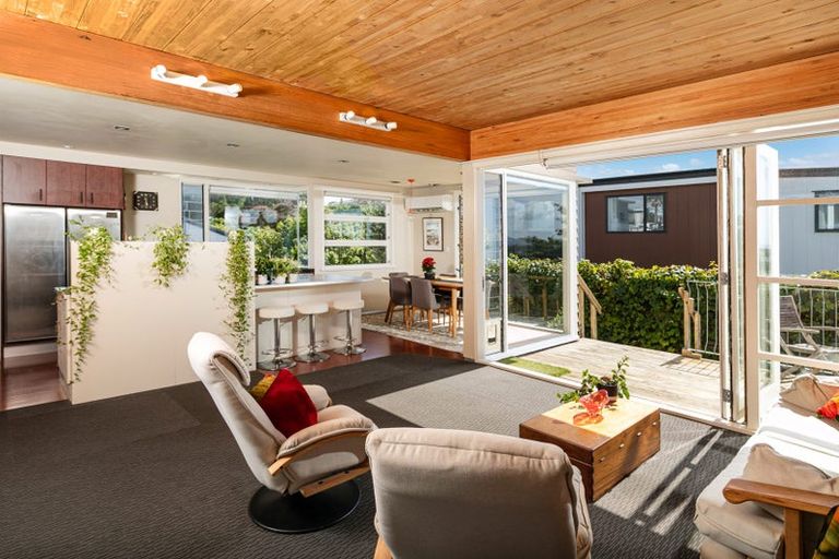 Photo of property in 39b Forrest Hill Road, Milford, Auckland, 0620