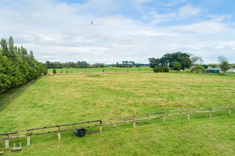 Photo of property in 27 Rangiotu Road, Himatangi, 4477