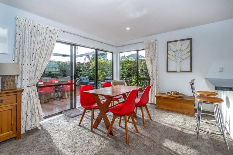 Photo of property in 4 Parkwood Place, Parklands, Christchurch, 8083