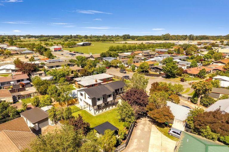 Photo of property in 12 Banks Place, Rangiora, 7400