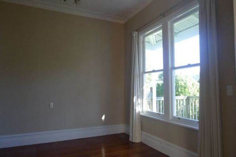 Photo of property in 27 Tawa Terrace, Tawa, Wellington, 5028