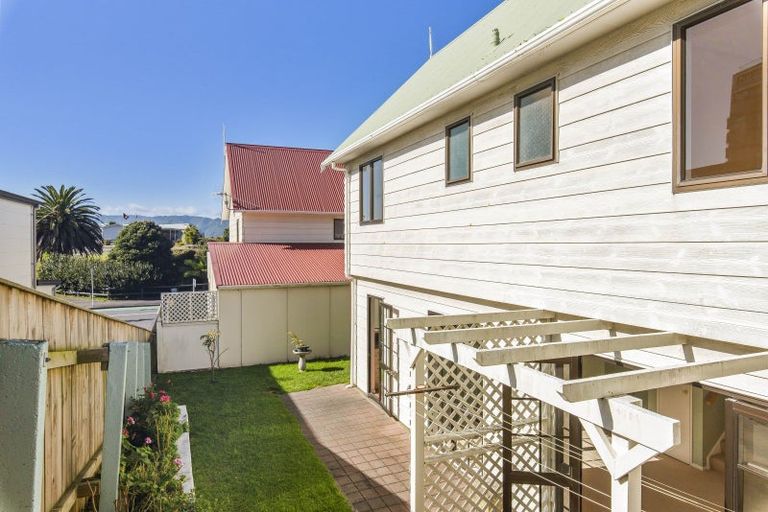 Photo of property in 17 Howell Road, Paraparaumu Beach, Paraparaumu, 5032