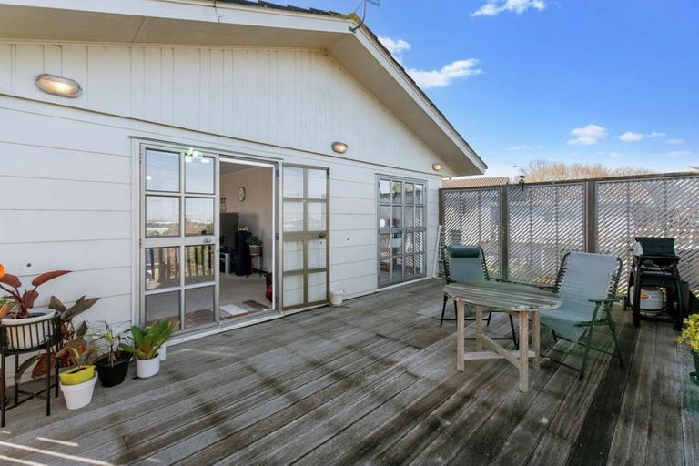 Photo of property in 16 Lewisham Street, Highland Park, Auckland, 2010