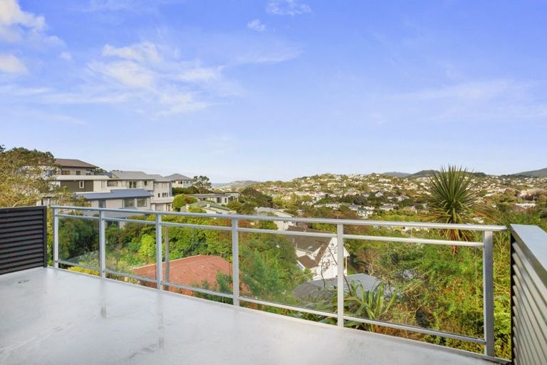 Photo of property in 7a Shortland Street, Khandallah, Wellington, 6035