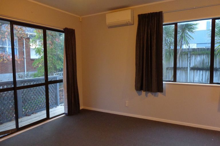 Photo of property in 13 Craigbank Avenue, New Lynn, Auckland, 0600