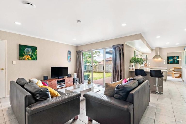 Photo of property in 19 Newinn Crescent, East Tamaki Heights, Auckland, 2016