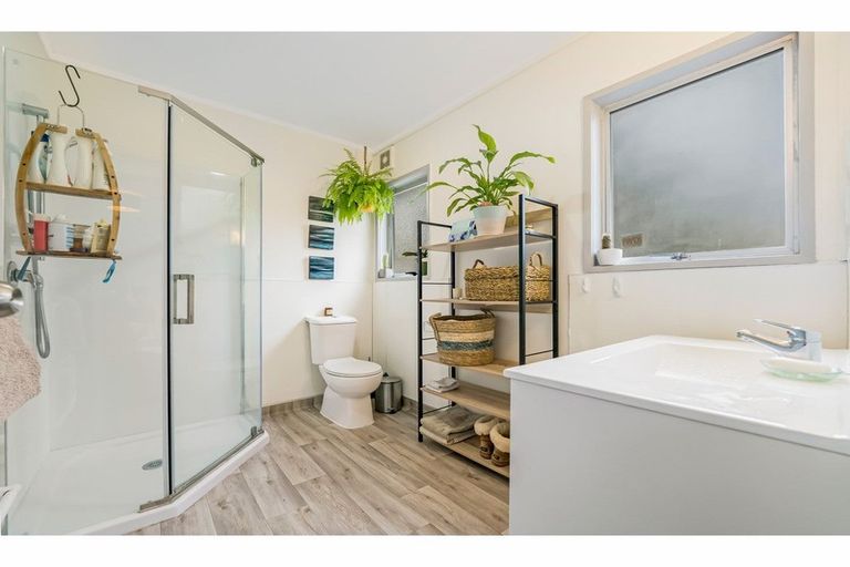 Photo of property in 1 Golf Road, New Lynn, Auckland, 0600