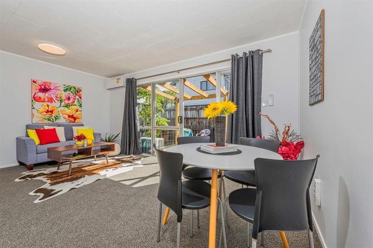 Photo of property in 1/26 Kemp Road, Massey, Auckland, 0614