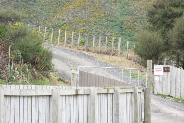Photo of property in 29a Pencarrow Crescent, Wainuiomata, Lower Hutt, 5014