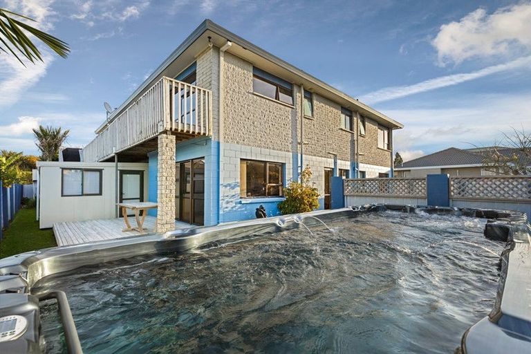 Photo of property in 8 Limeburners Close, Hobsonville, Auckland, 0618