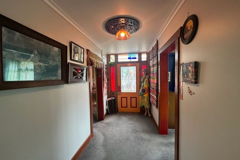 Photo of property in 5 Whitaker Street, Waitara, 4320