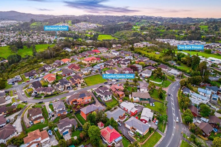 Photo of property in 4 Gordon Stanley Drive, Massey, Auckland, 0614