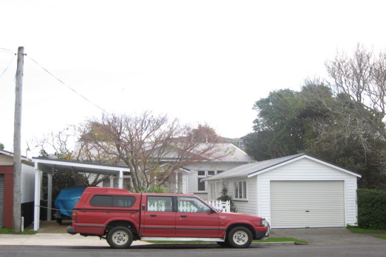 Photo of property in 6 Hoyle Place, New Plymouth, 4310