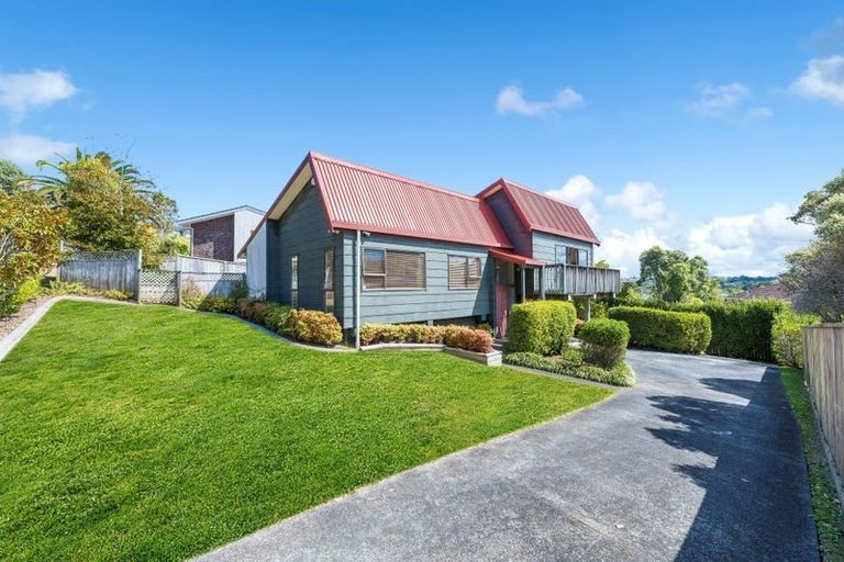 Photo of property in 34 Catalina Crescent, Forrest Hill, Auckland, 0620