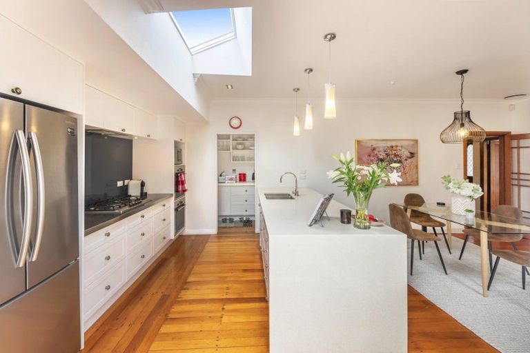 Photo of property in 96 Ranui Crescent, Khandallah, Wellington, 6035