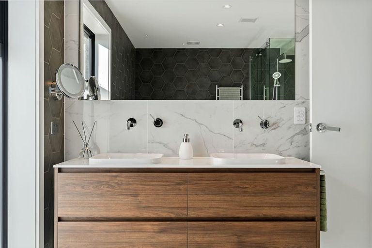 Photo of property in 49 Ashton Fitchett Drive, Brooklyn, Wellington, 6021