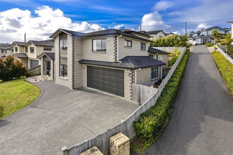 Photo of property in 99 Laurel Oak Drive, Schnapper Rock, Auckland, 0632