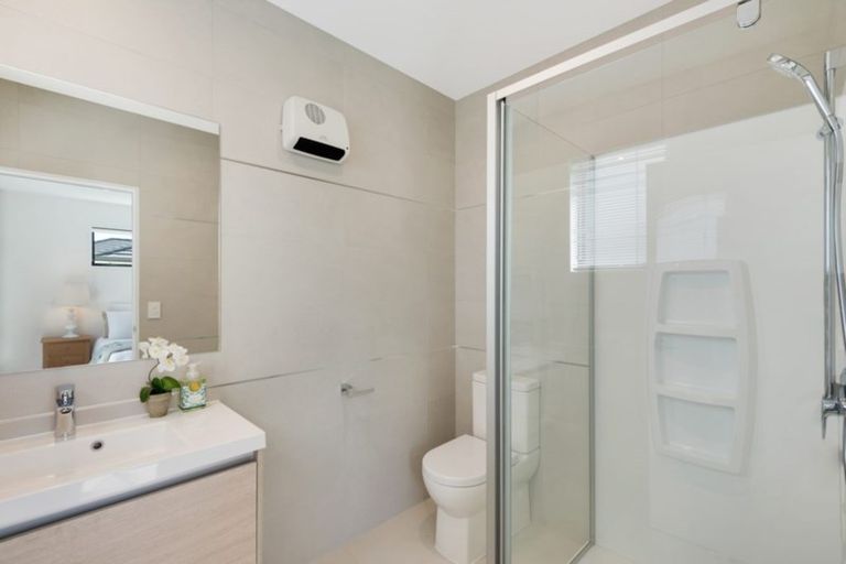 Photo of property in 19 Waituarua Drive, Takanini, 2112