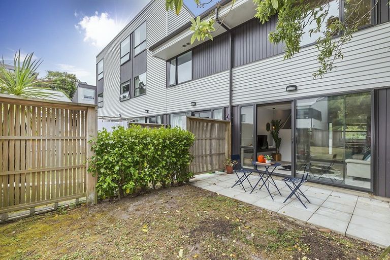 Photo of property in 8u1 Thatcher Crescent, Crofton Downs, Wellington, 6035