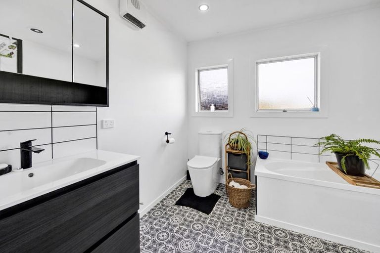 Photo of property in 1 Raunui Crescent, Inglewood, 4330