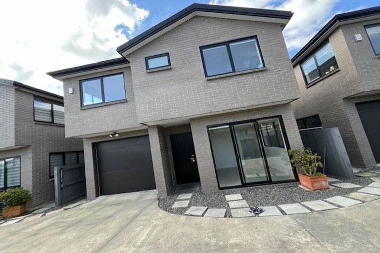 Photo of property in 28 Tiraumea Drive, Pakuranga, Auckland, 2010