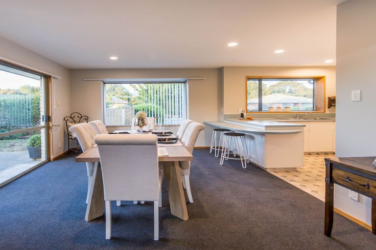 Photo of property in 15 Showgate Avenue, Sockburn, Christchurch, 8042