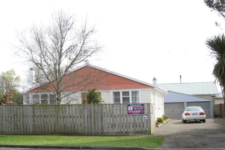 Photo of property in 10 Craig Street, Stratford, 4332