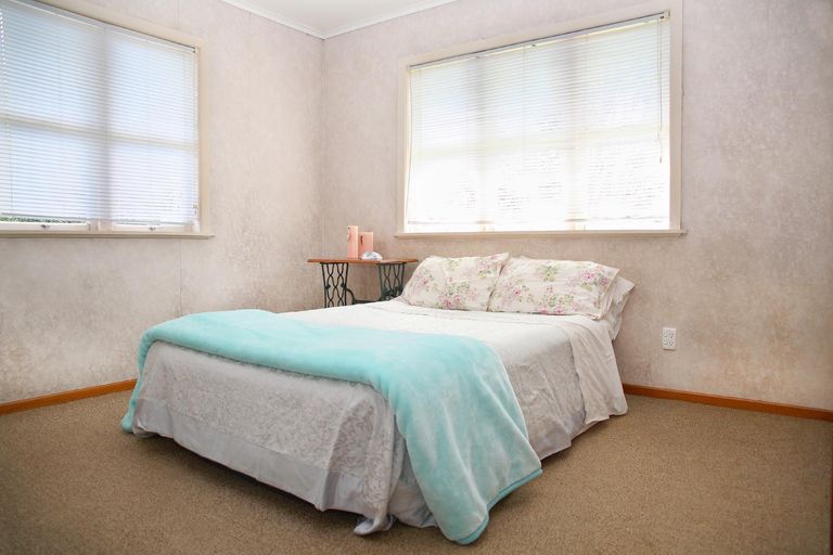 Photo of property in 32 Youngs Road, Papakura, 2110