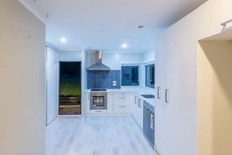 Photo of property in 12 Bedford Street, Te Atatu South, Auckland, 0610