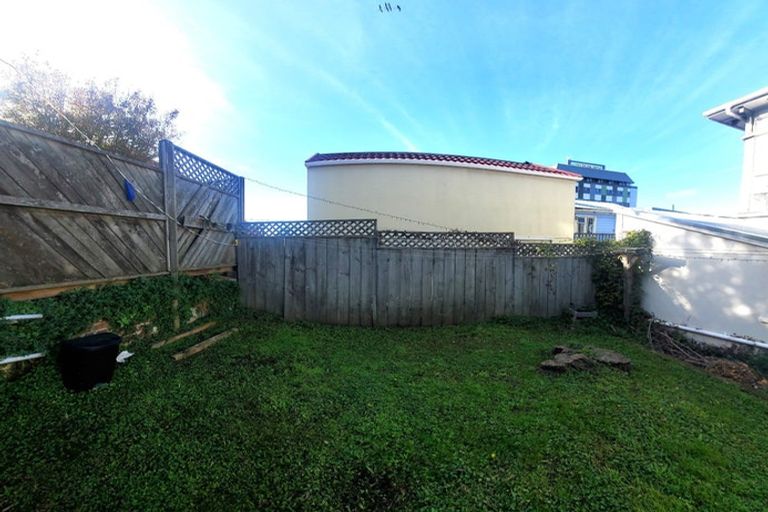 Photo of property in 18 Macdonald Crescent, Te Aro, Wellington, 6011