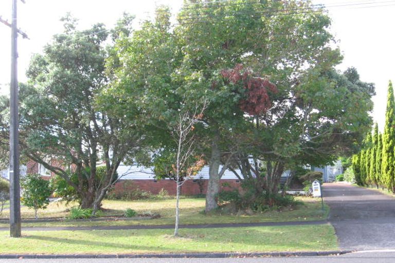 Photo of property in 154 View Road, Sunnyvale, Auckland, 0612