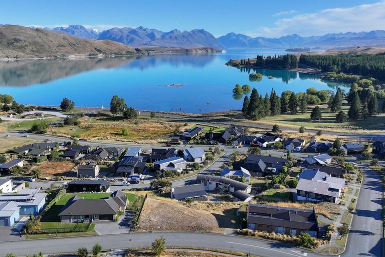 Photo of property in 2 Rankin Rise, Lake Tekapo, 7999