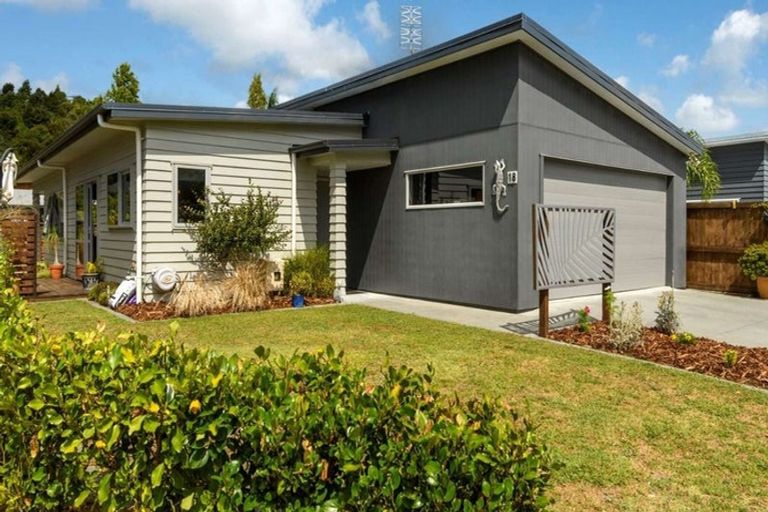 Photo of property in 18 Rire Hau Lane, Pyes Pa, Tauranga, 3112