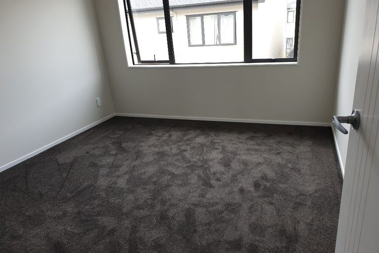 Photo of property in 16 Millcroft Lane, Ranui, Auckland, 0612