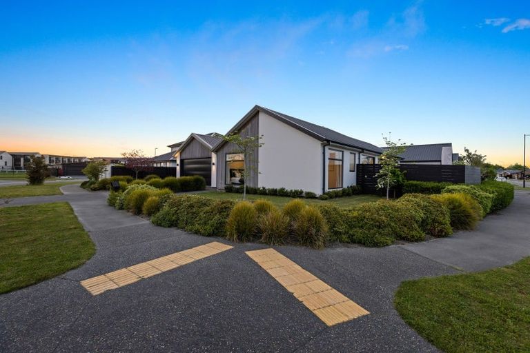 Photo of property in 52 Manakura Street, Russley, Christchurch, 8042