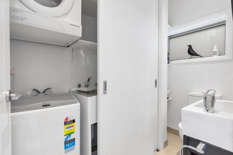 Photo of property in 3b Shalimar Crescent, Khandallah, Wellington, 6035