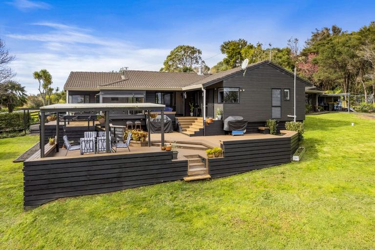 Photo of property in 231 Kaipara Road, Papakura, 2582