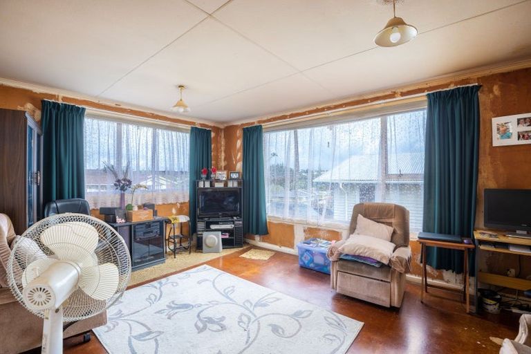 Photo of property in 32 Endeavour Street, Marfell, New Plymouth, 4310