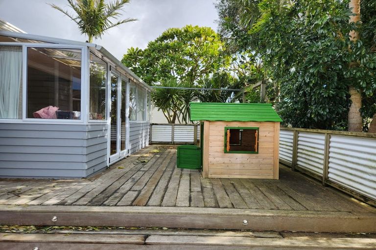 Photo of property in 2/484 East Coast Road, Windsor Park, Auckland, 0630