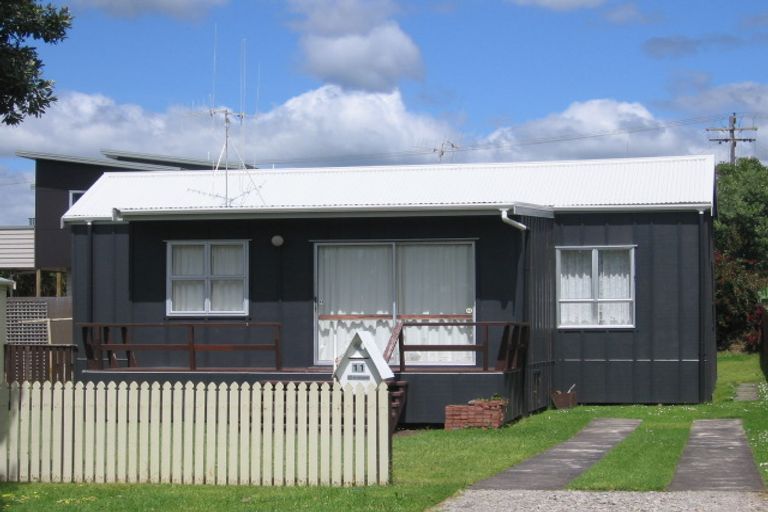 Photo of property in 11 The Esplanade, Waihi Beach, 3611