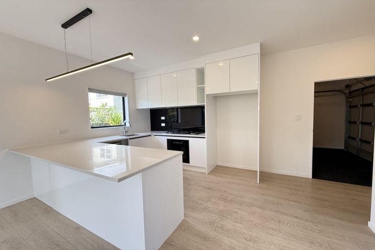 Photo of property in 13f Glendhu Road, Bayview, Auckland, 0629